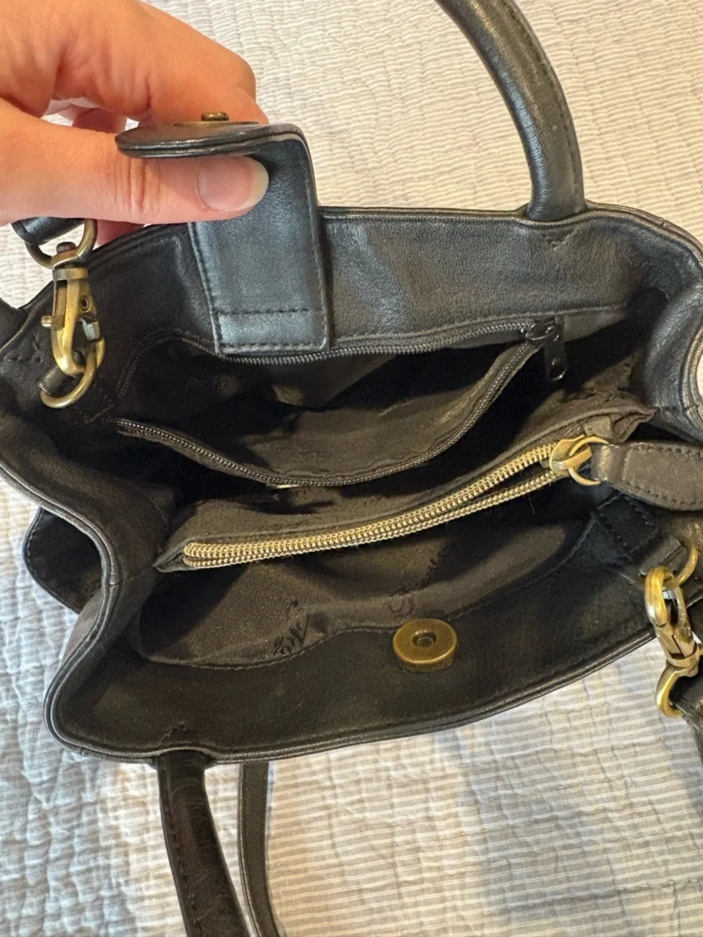 Fossil Black Pebbled Leather Crossbody Bag with Key Charm - Picture 10 of 12